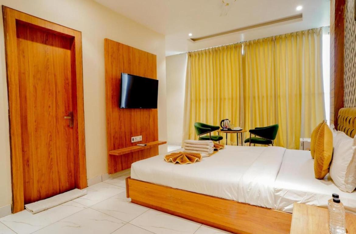 Hotel Urban Brood - Near Prem Mandir Vrindavan