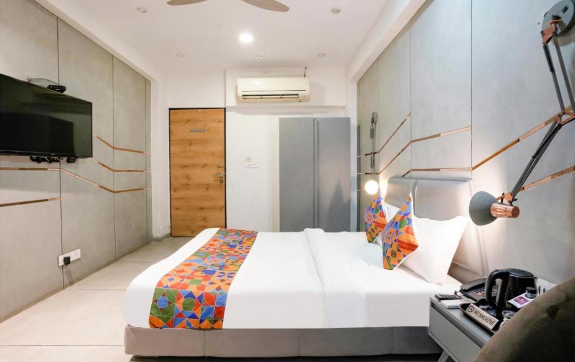 Hotel Urban Brood - Near Prem Mandir Vrindavan